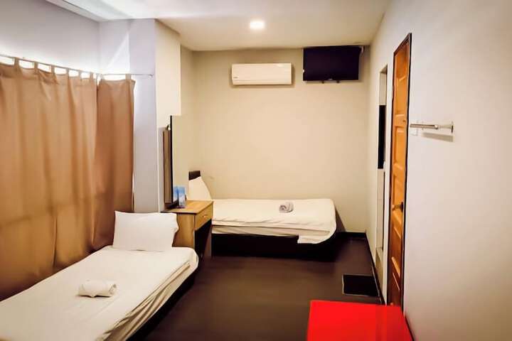 Room 33 of 50