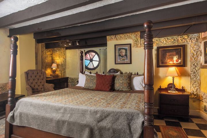 Room 34 of 132