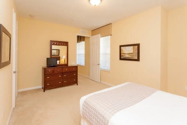 Room 7 of 30