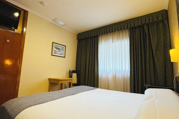 Room 28 of 39