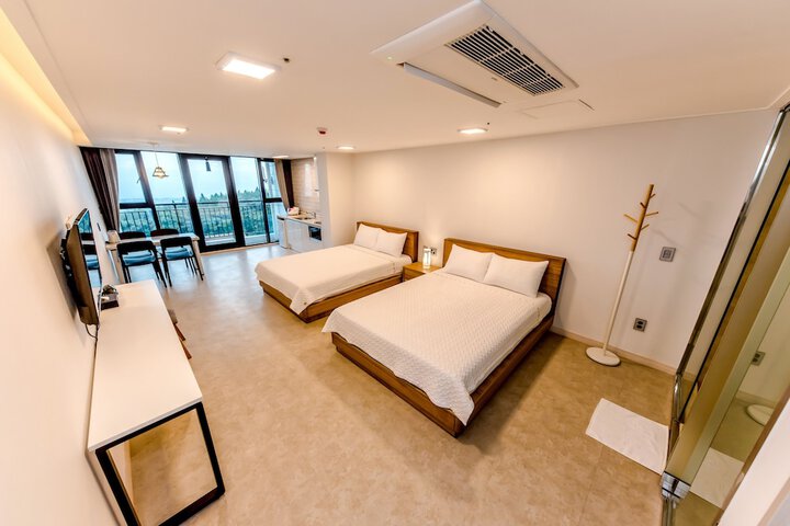 Room 11 of 173