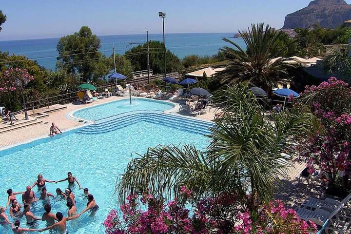 Hotel with Pool