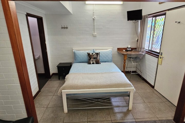 Room 10 of 48