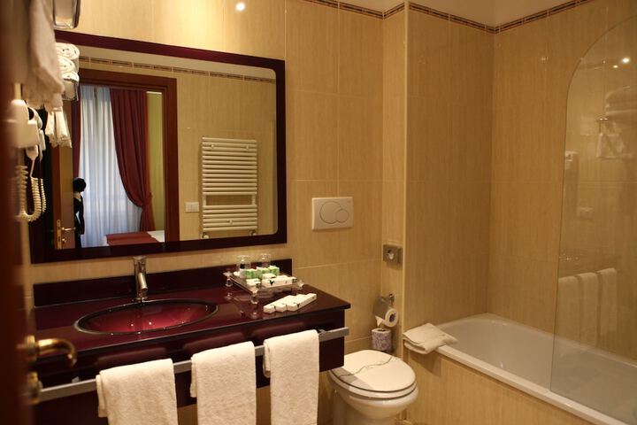 Room 34 of 47