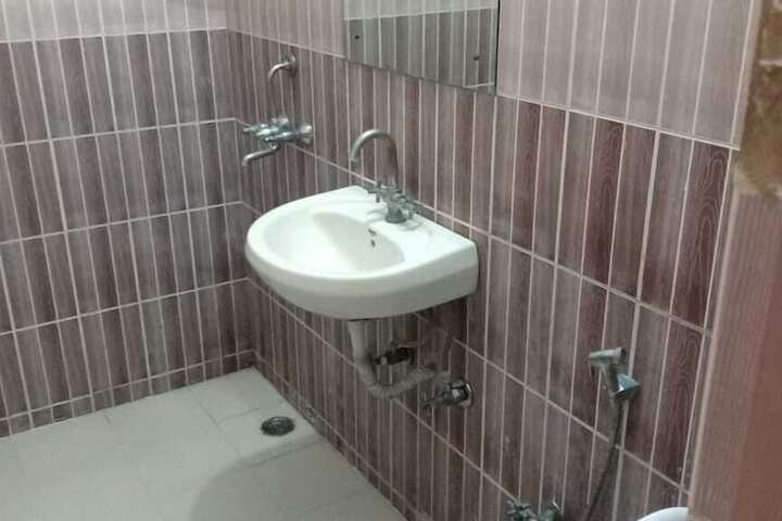 Room 10 of 14