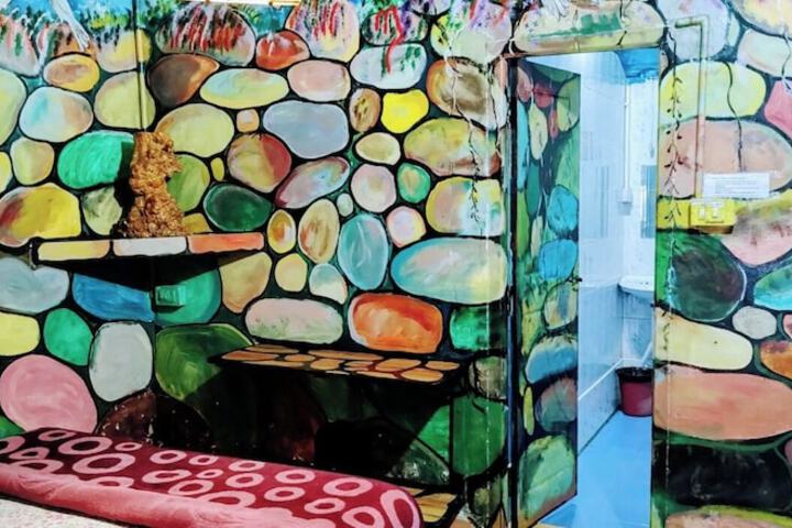 Room 92 of 195