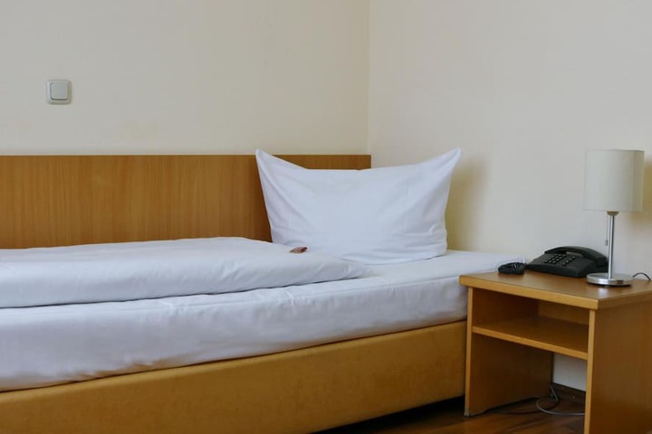 Room 10 of 25