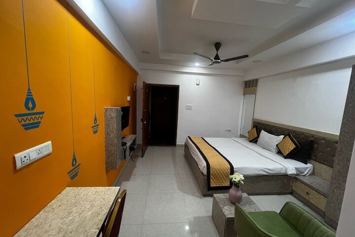 Room 10 of 15