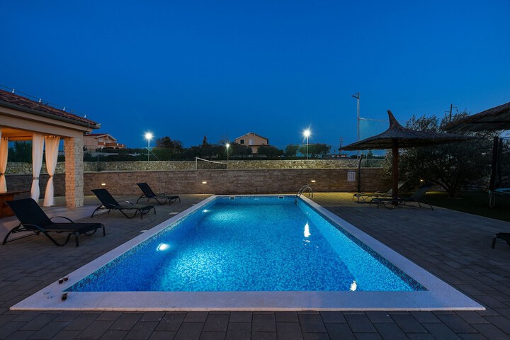 Pool 27 of 47