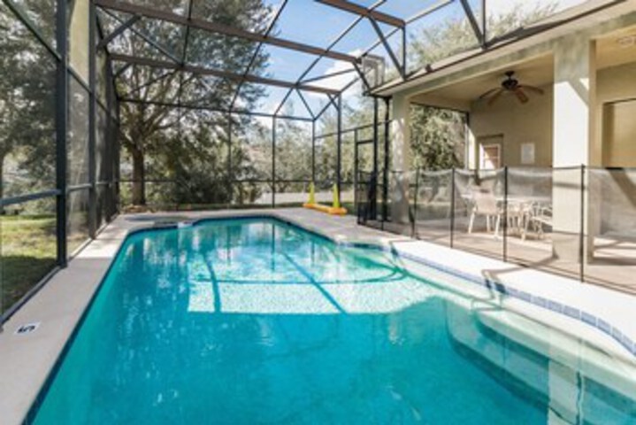 Pool 9 of 27