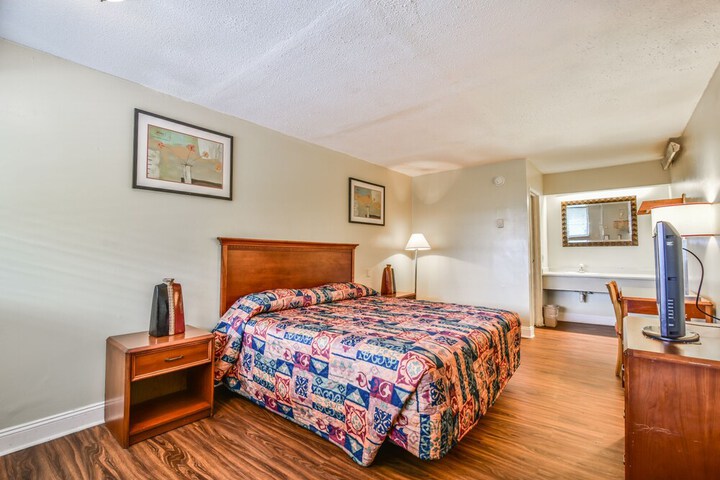 Basic Single Room (2 of 2)