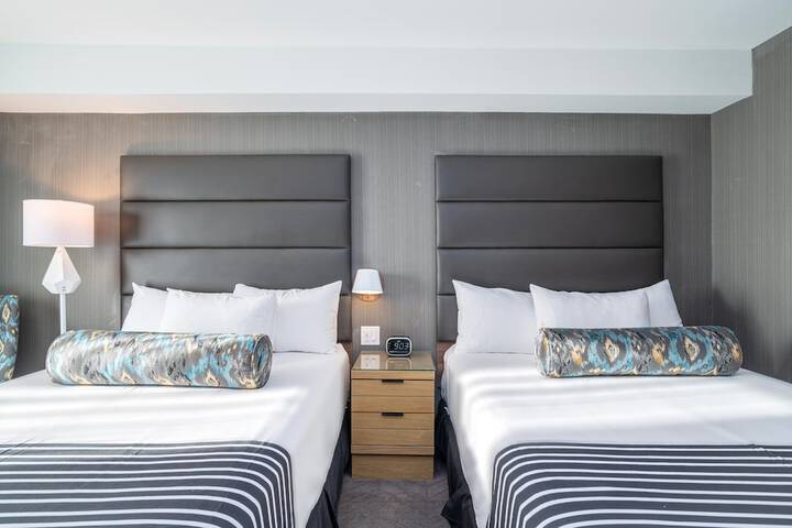 Room 32 of 61
