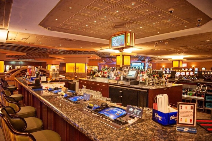 Lounge 42 of 68