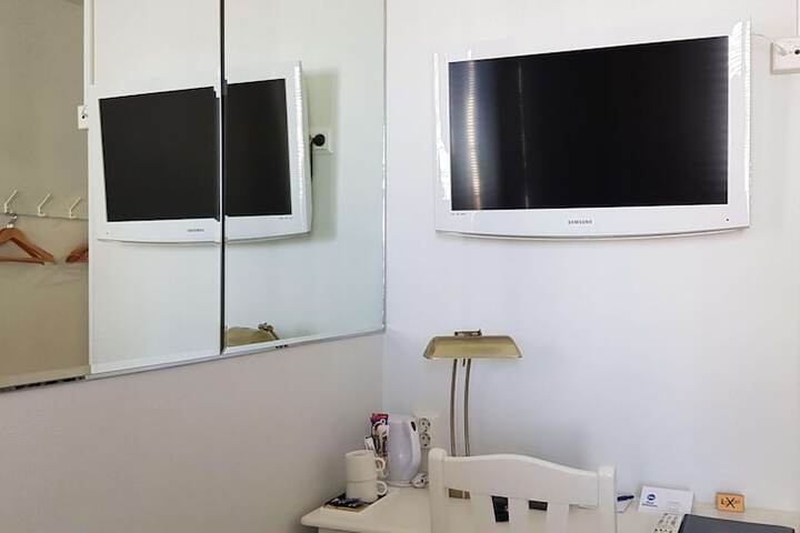 Room 72 of 136