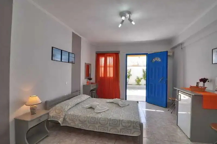 Room 4 of 11