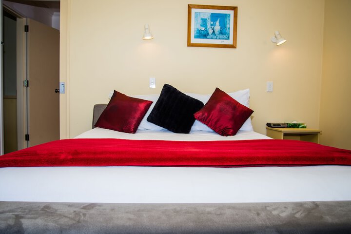 Room 4 of 92