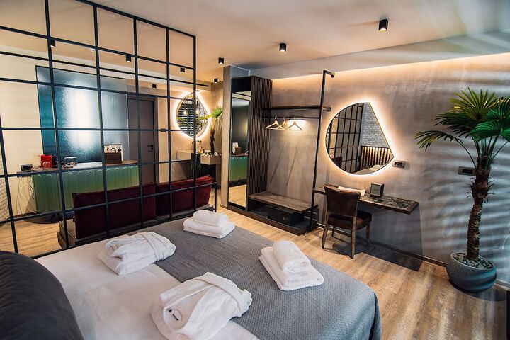 Room 15 of 49