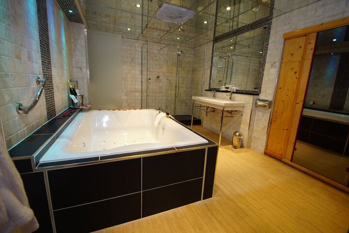 Hot Tub 131 of 176