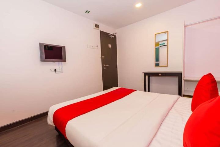 Room 8 of 16