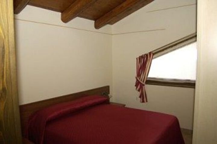 Room 8 of 19
