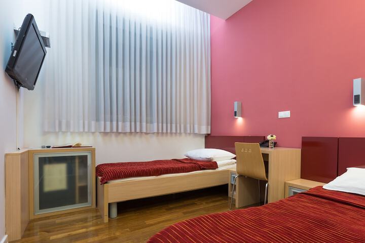 Room 12 of 126