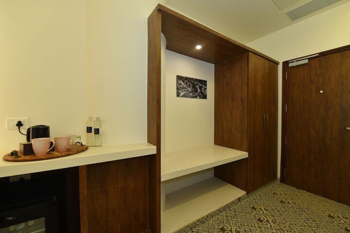 Room 10 of 28