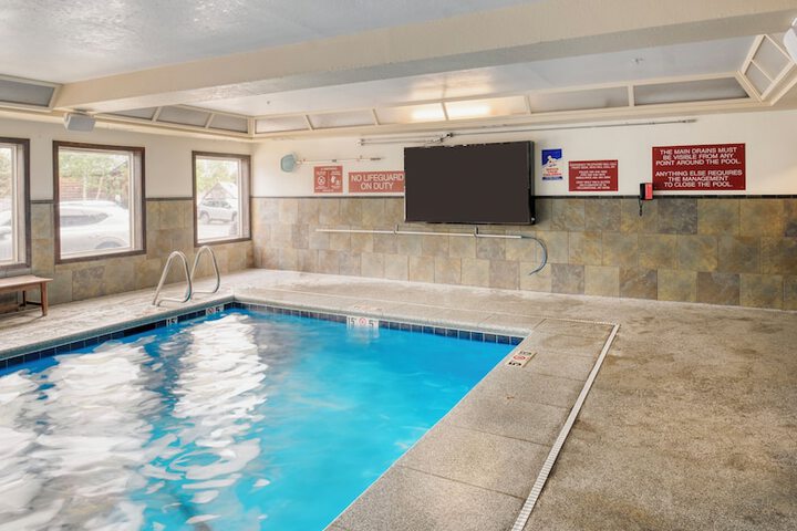 Hotel with Pool