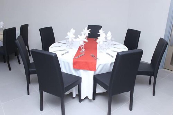 Dining 34 of 86