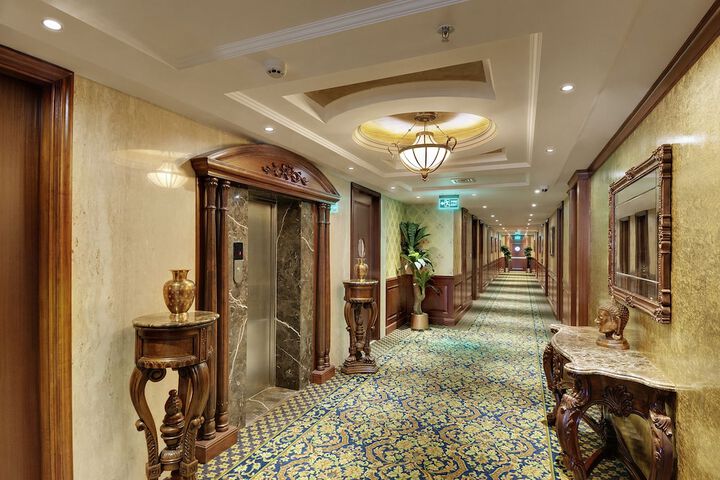 Ballroom/Hall 51 of 56