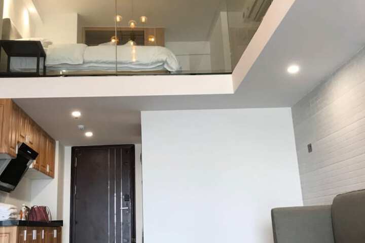 Room 6 of 15