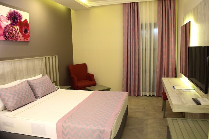 Room 3 of 45