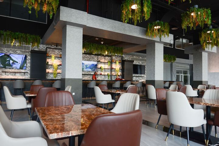 Lounge 85 of 110