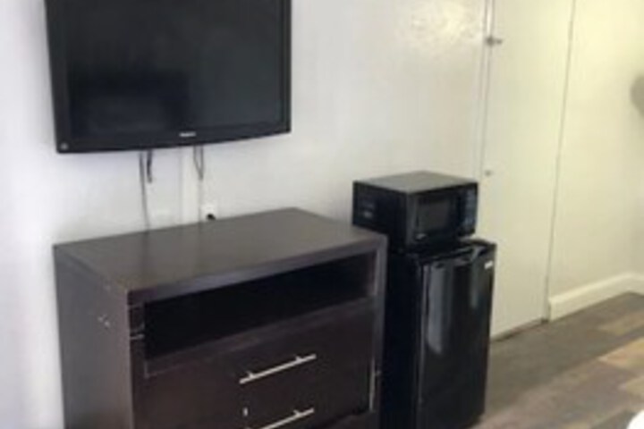 Room 9 of 15
