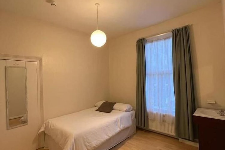 Room 5 of 64