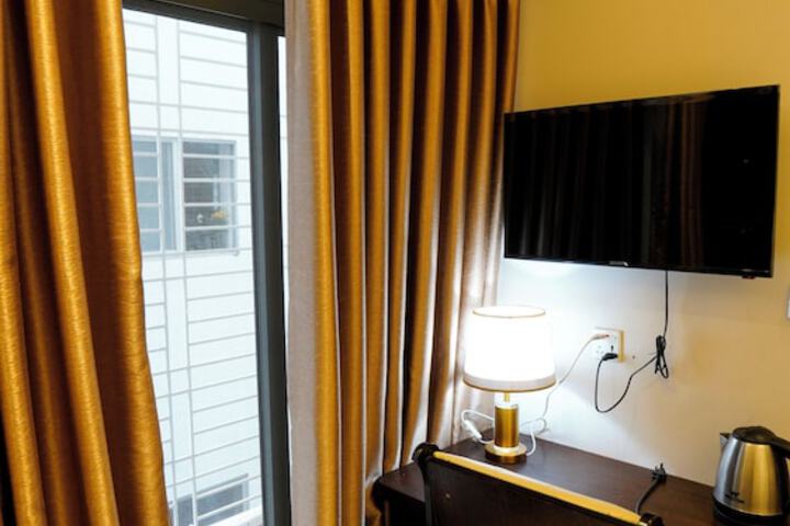 Room 9 of 10