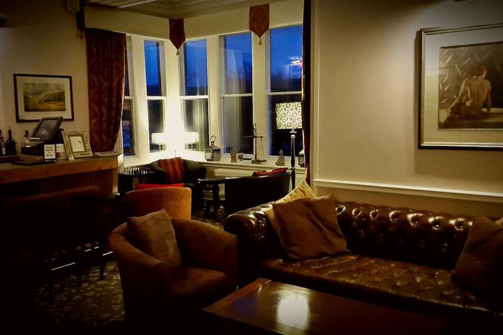 Lounge 35 of 50