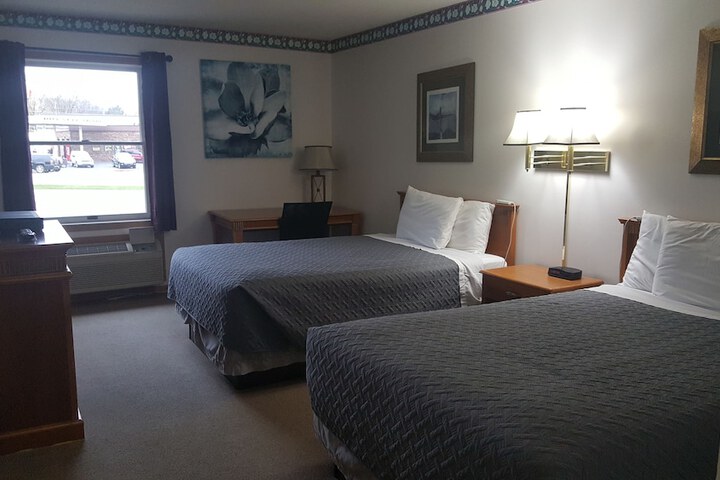 Comfort 2 Queen Beds (16 of 16)