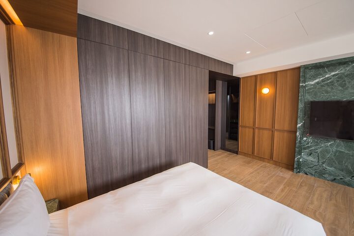 Room 87 of 243