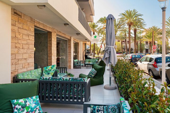 Hotel Exterior 42 of 48