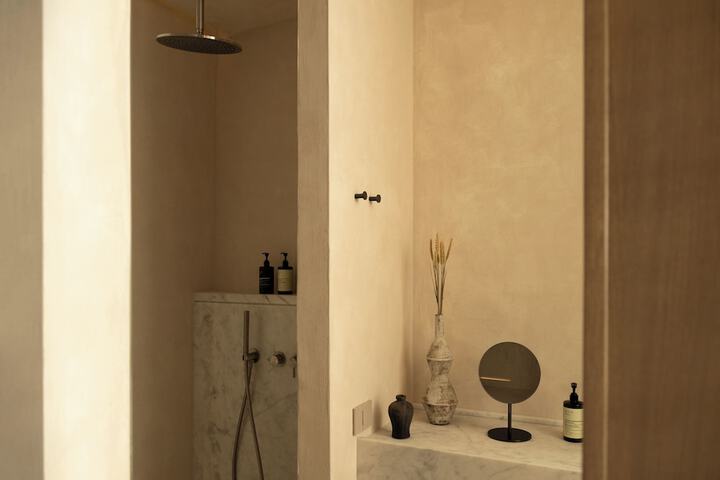 Room 43 of 61