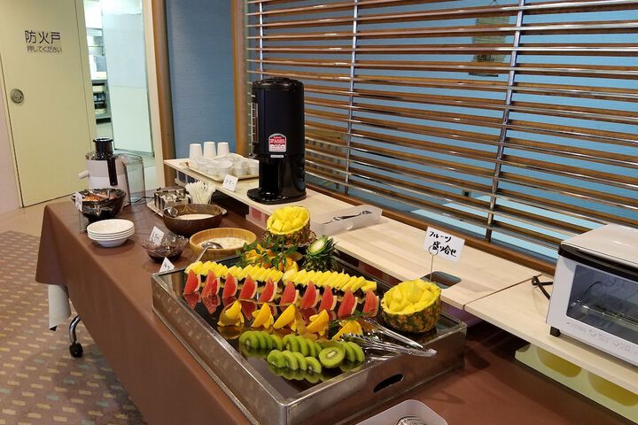 Breakfast/Coffee Service 24 of 39