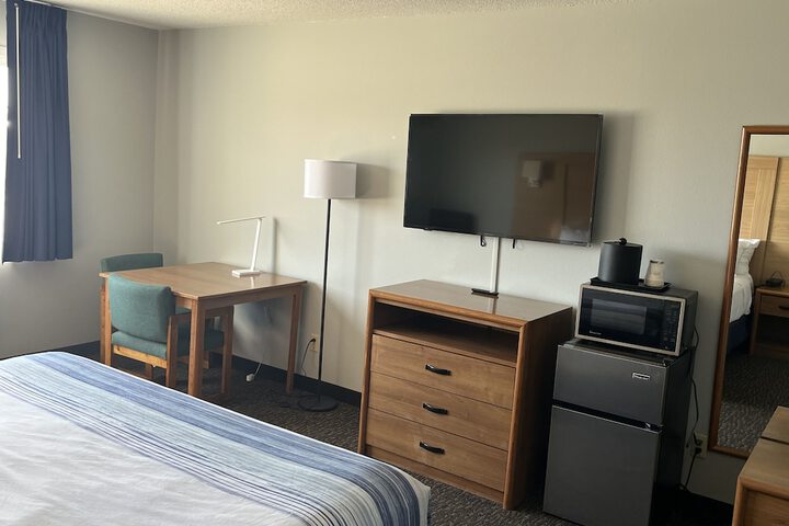1 Queen Bed (14 of 25)