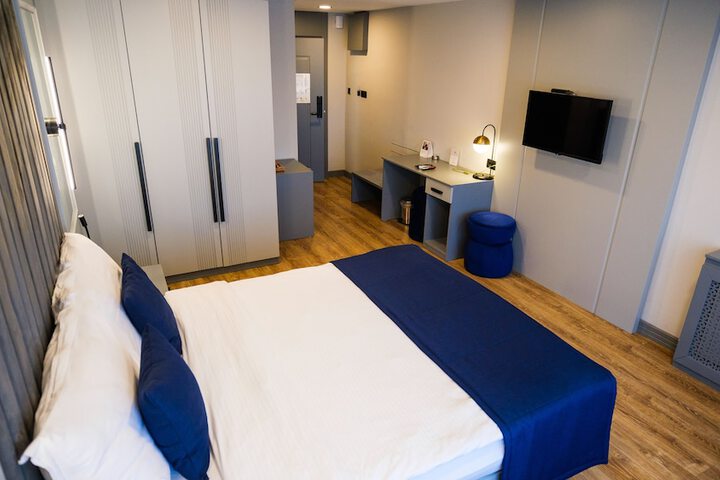 Room 5 of 25