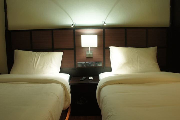 Room 18 of 46