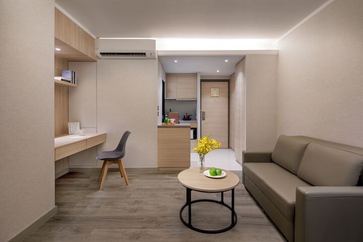 Room 6 of 12