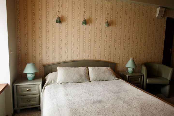 Room 27 of 89