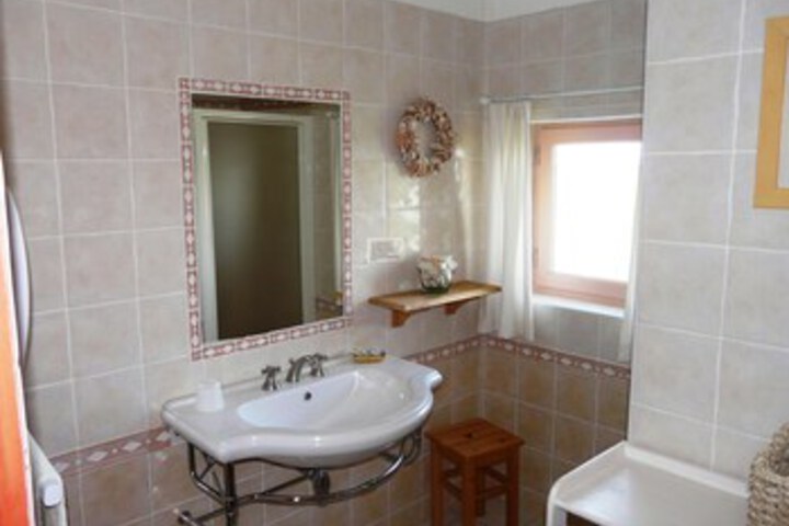 Room 3 of 27