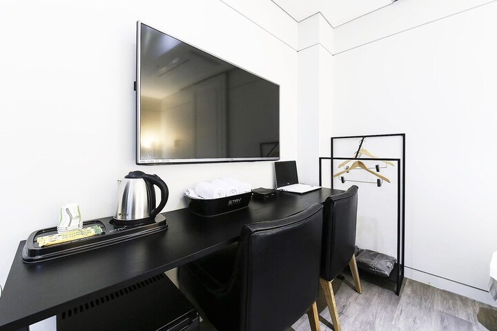 Room 2 of 35
