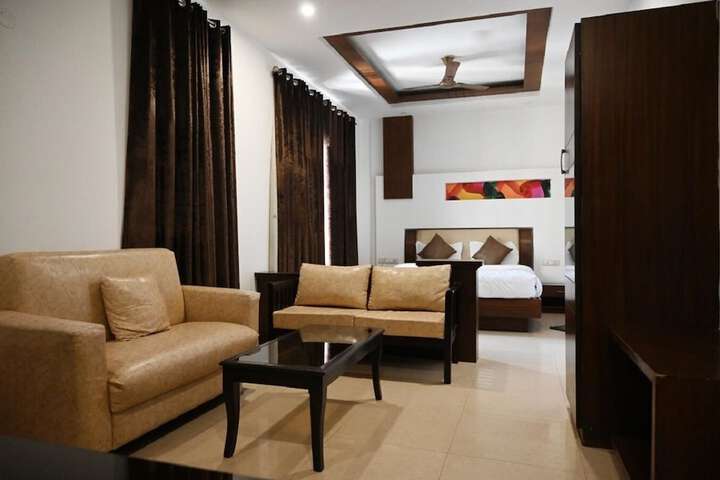 Room 12 of 19