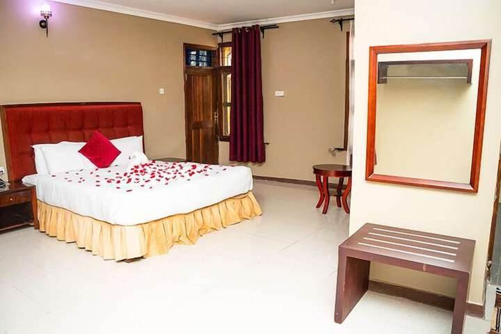 Room 4 of 15